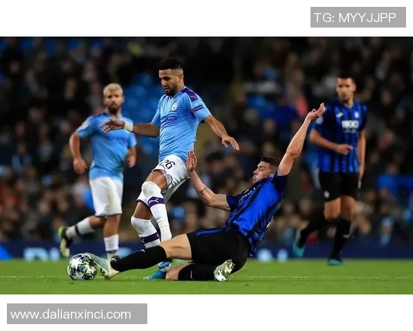 足球球星全力练射靶精准度大比拼展现超强进攻火力